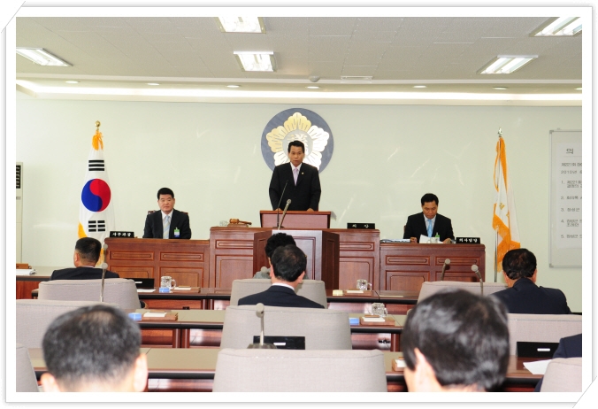 제221회 임시회 본회의 이미지 1