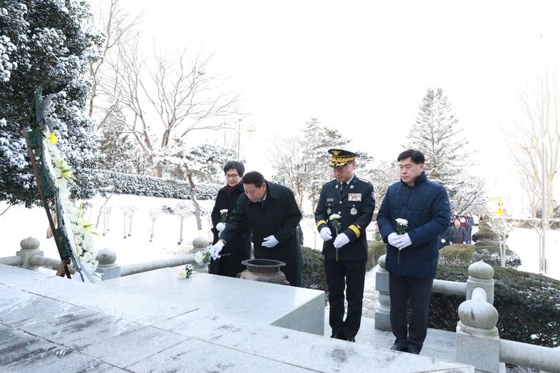 충혼탑 참배 이미지 1