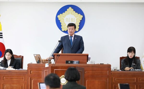장성군의회, 제355회 정례회 폐회…본예산 5,267억 원 확정(2023.12.18.) 이미지 1