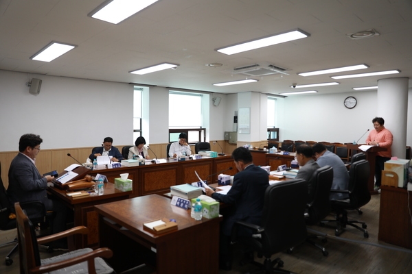 장성군의회 정책개발연구회 '장성군 주민참여형 태양광발전사업 연구용역' 착수보고회 개최 이미지 2
