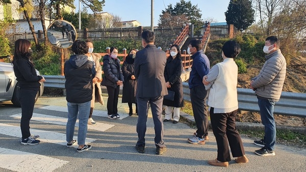 상무아파트-사창초 데크교량 및 계단 현장 간담회 이미지 3