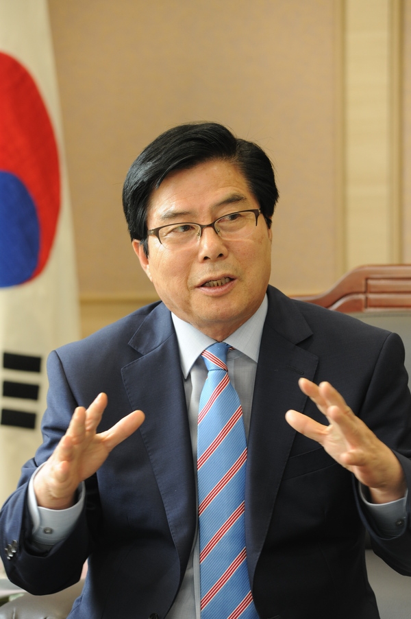 민선 6기 1주년- 유두석 장성군수 '옐로우시티로 명품도시 기반 다졌다!' 이미지 1