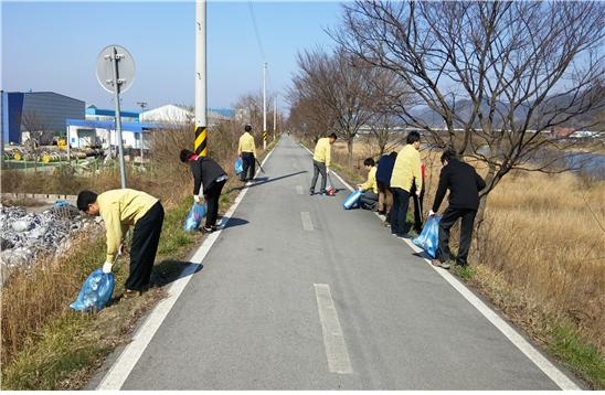 구석구석 깨끗하게!!  옐로우시티 장성, 봄맞이 대청소 실시 이미지 1