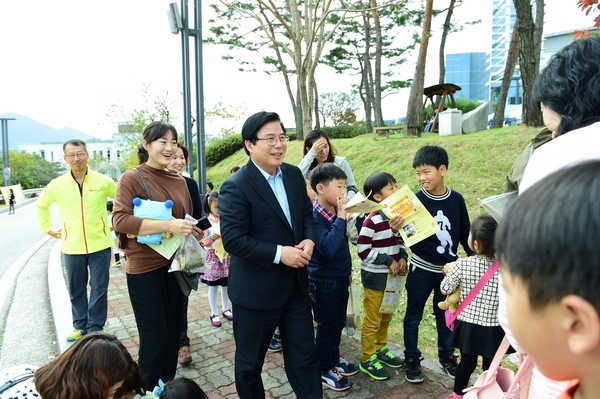 장성군 “노랗게 물든 도서관에서 책이랑 놀자” 이미지 1