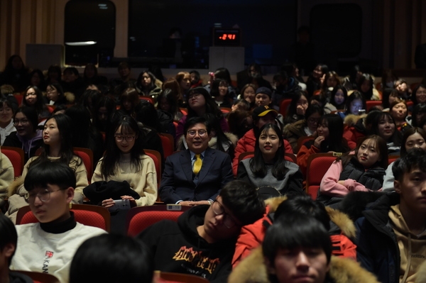 장성군 “영화 보면서 수능 스트레스 날려요” 이미지 1