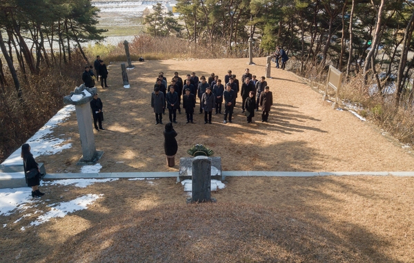 장성군 공직자, 새해 ‘청렴’ 결의 위해 백비 찾아 이미지 1