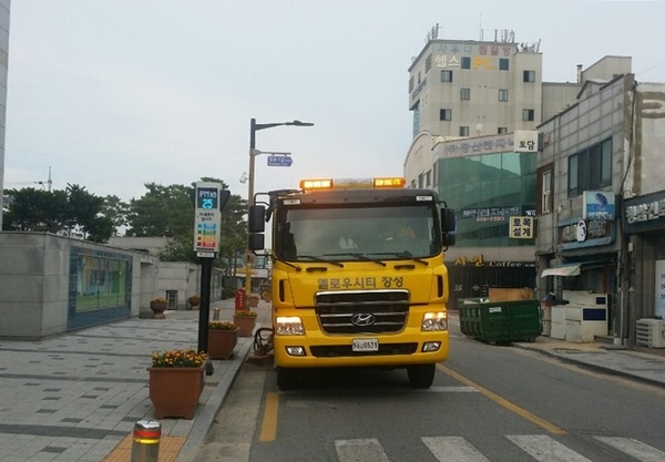 장성군, 미세먼지 저감 위한 ‘노면청소차’ 본격 운행 이미지 1