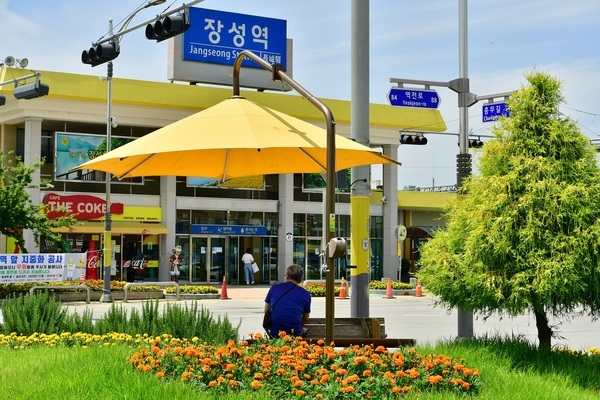 [포토] 장성군 “옐로우 그늘막에서 더위 피하세요!”  이미지 1