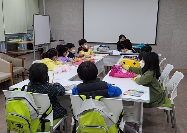 장성군립도서관, 상반기 문화강좌 ‘성료’ 이미지 2