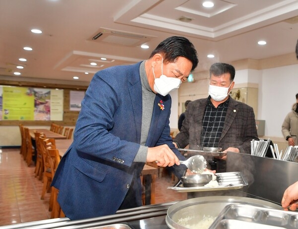 ‘탁월한 밥맛’ 장성군 브랜드 쌀, 소비자 입맛 사로잡았다 이미지 1