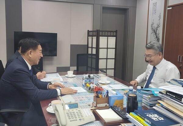 김한종 장성군수 “반도체 특화단지, 국립심뇌혈관연구소 장성 설립 신속 추진해달라” 이미지 2