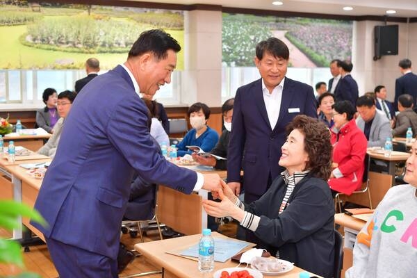 [포토]  “장성군 외식업 종사자 여러분, 힘냅시다!” 이미지 2