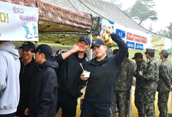 장성군, 상무대서 농산물 직거래장터 열어 이미지 1