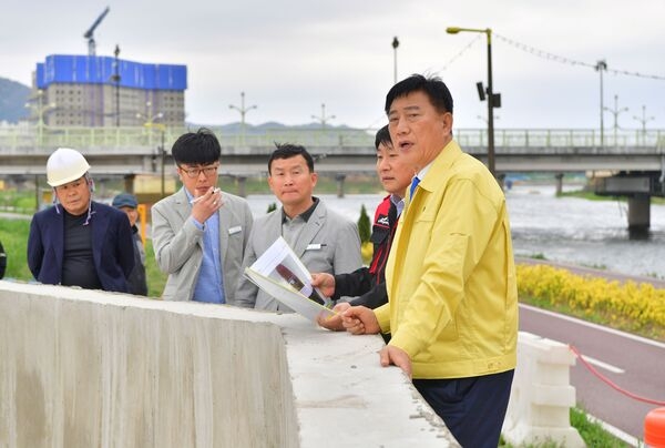 교량 점검 나선 김한종 장성군수 “군민 안전 확보 시급하고 중요” 이미지 2
