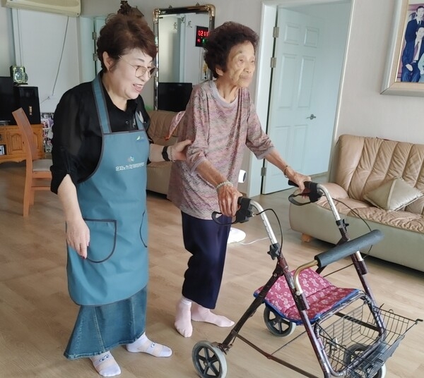장성군, 장기요양요원 앞치마 제작‧지원 이미지 1