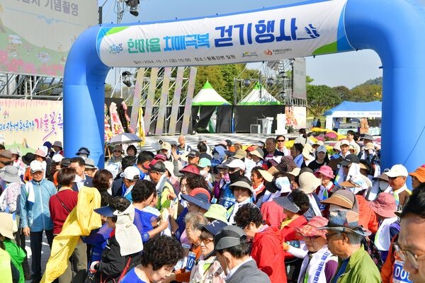 장성군, ‘한마음 치매 극복 걷기행사’ 열어 이미지 1