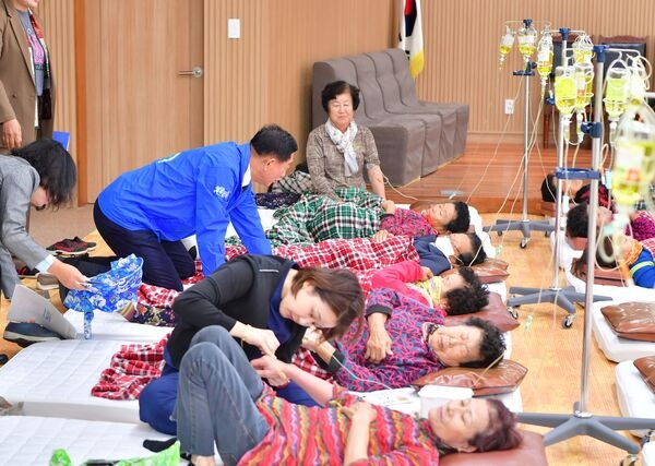 의료 소외지역 해소… 장성군 농촌 왕진버스 ‘호평’ 이미지 2