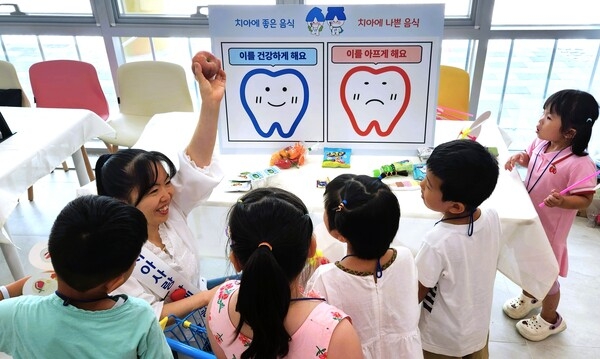 장성군 “100세 시대! 구강건강 함께 챙겨요” 이미지 2