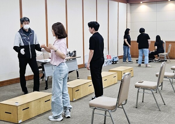 장성군, 공무원·공무직 대상 근골격계질환 예방 프로그램 실시 이미지 1