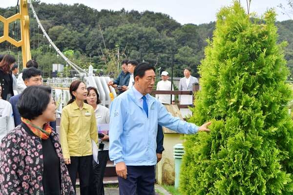 [포토] 장성군, ‘장성 황룡강 가을꽃축제’ 현장에서 답 찾는다 이미지 4