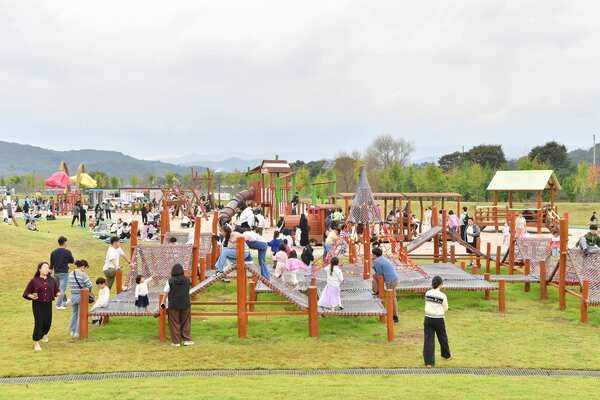 [축제 스케치] 장성군 “장성 황룡강 가을꽃축제, 즐거움 한가득” 이미지 2
