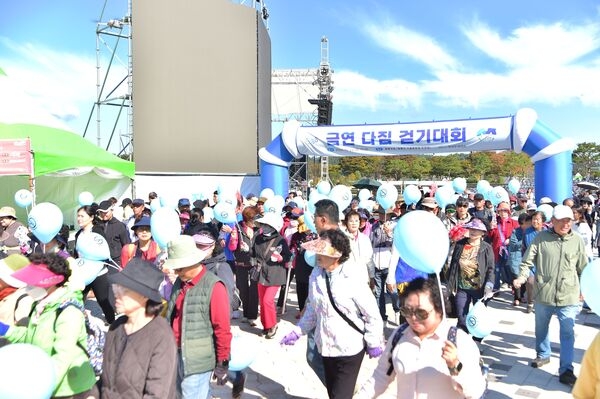 “담배는 멀리, 건강은 가까이” 장성군, 금연 다짐 걷기대회 ‘호응’ 이미지 2