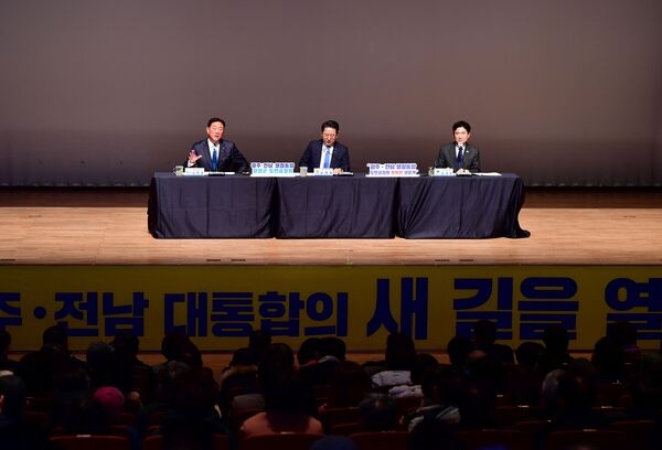 [포토] 장성군, 광주·전남 행정통합 열기 ‘후끈’… 도민공청회 700여 명 발걸음 이미지 3