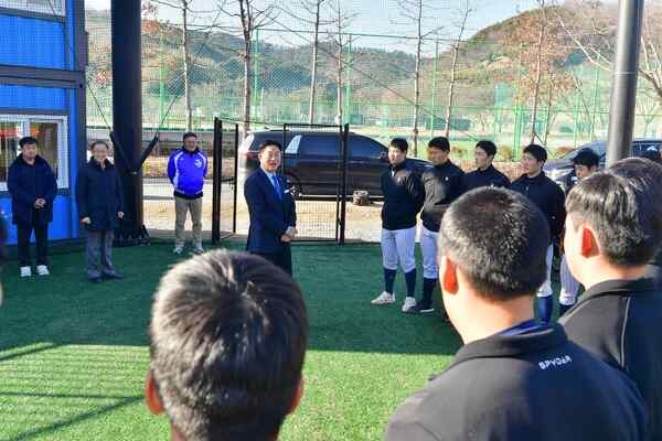 [포토] 장성군 “원주고 선수단 여러분, 파이팅 하세요” 이미지 3