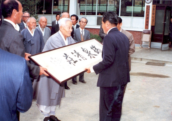 백주원군수이임식