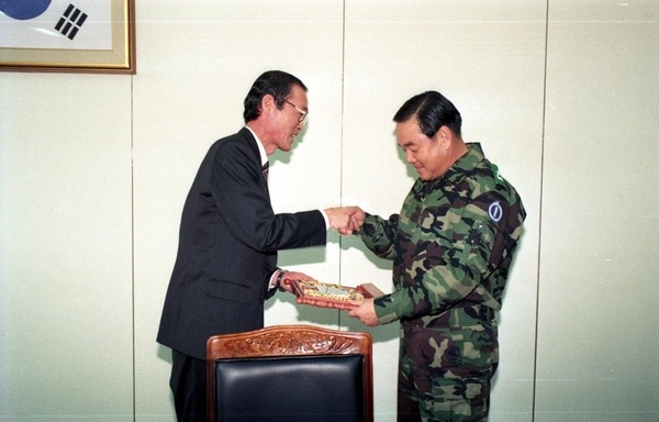 61사단장 감사패 전달