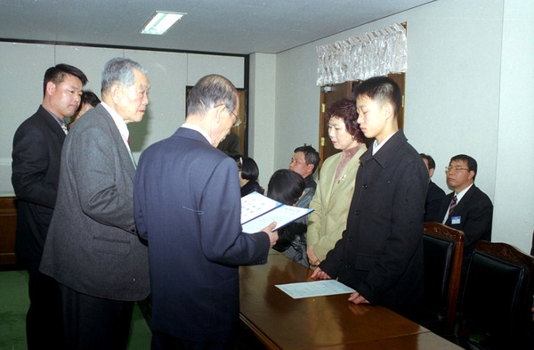 모암장학회 - 장학금 전달