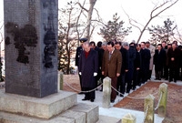 2001년새해 충혼탑 참배