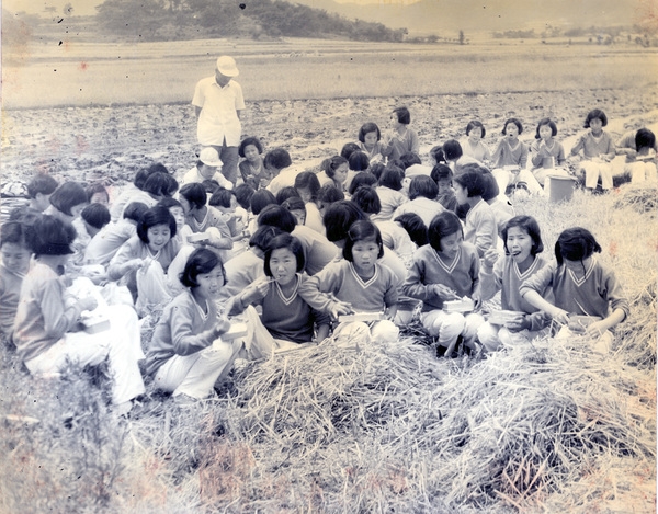 즐거운 휴식 시간의 명랑한 표정