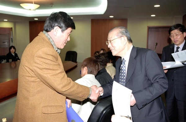 2003장성장학회 장학금 전달