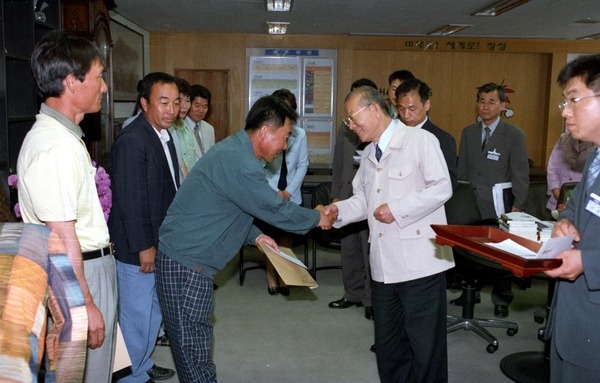 새마을 지도자 자녀 장학금 전달