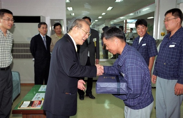 중추절우체국위문