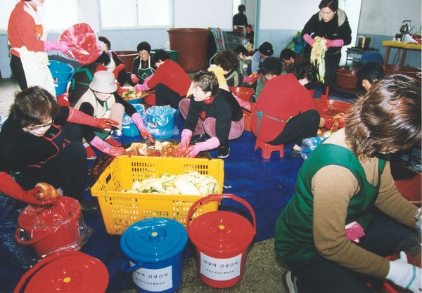 2003불우이웃돕기김장담그기