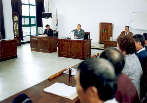 군수와 이장과 대화