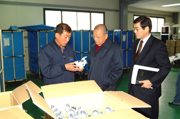 2004 투자유치기업 방문-한국물산