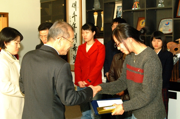 2005년 모암장학회 장학금 전달