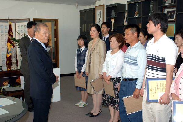 인재육성 장학금 전달