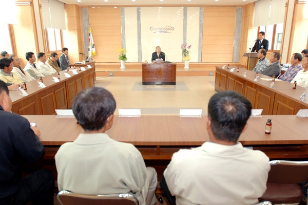 진원면 군수와 이동장과의 대화
