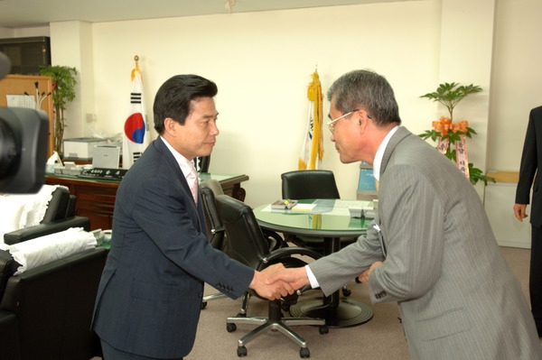 민선4기 제35대 유두석 군수 취임식(간부신고)