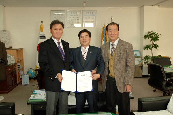 불우이웃돕기 경로당 쌀 기증(진원면 출신 향우 이정수)