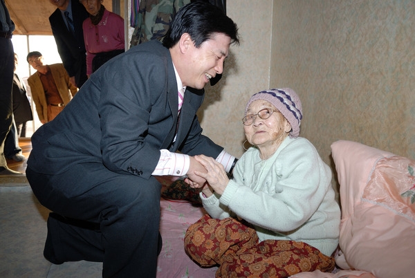 설명절 고령자 가정 세배