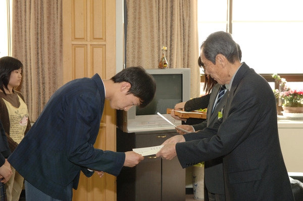 모암 장학회 장학금 전달