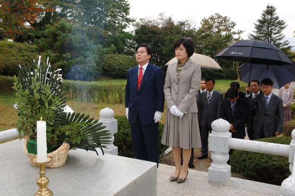 제35대 유두석군수 퇴임식(충혼탑 참배)