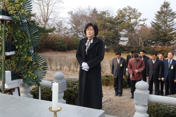 제36대 이청 군수 충혼탑 참배