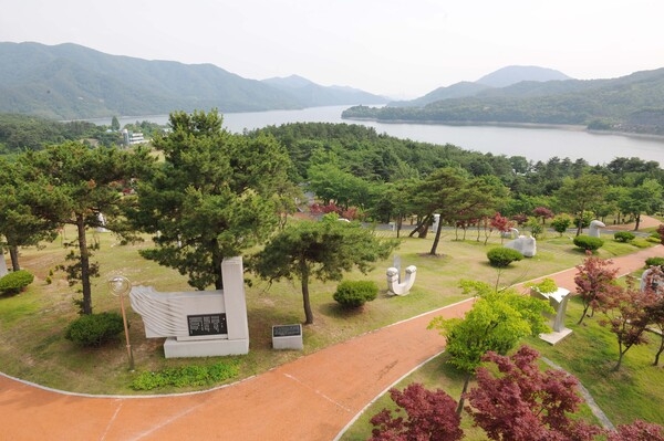 장성호 조각공원