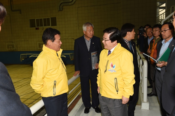 윤장현 광주광역시장 2015광주 하계유니버시아드 대회 경기장 정검